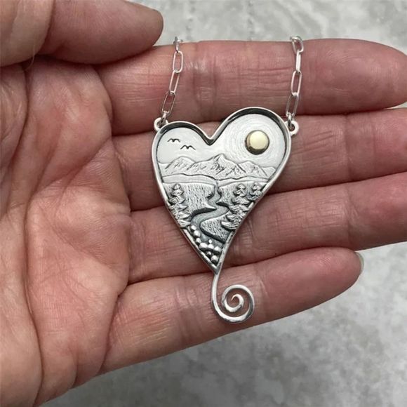 NATURE HEART NECKLACE. HIKING OUTDOORS Wanderlust - Picture 3 of 3